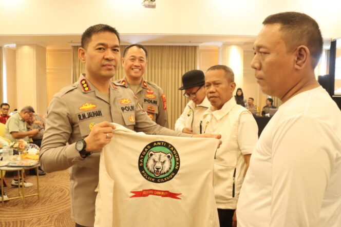 
Rawan Bentrokan, Kapolres Metro Tangerang Lantik Satgas Anti Tawuran