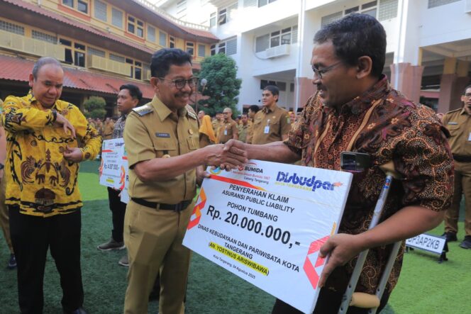
Pemkot Tangerang Salurkan Klaim Asuransi Korban Pohon Tumbang