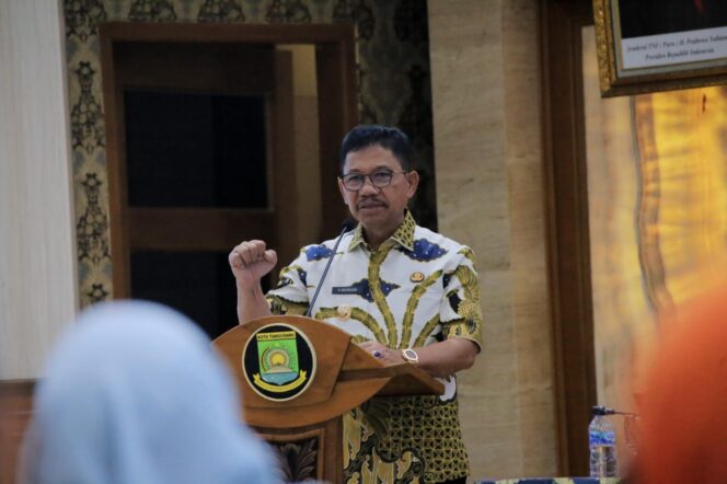 
Dalam Rapat, Wali Kota Tangerang Sebut Digitalisasi BLUD Adalah Kebutuhan, Bukan Pilihan