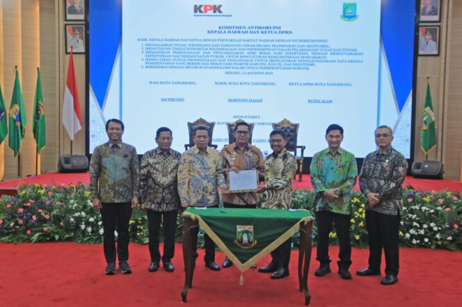 
Pemkot Tangerang Teken Komitmen Antikorupsi dengan KPK