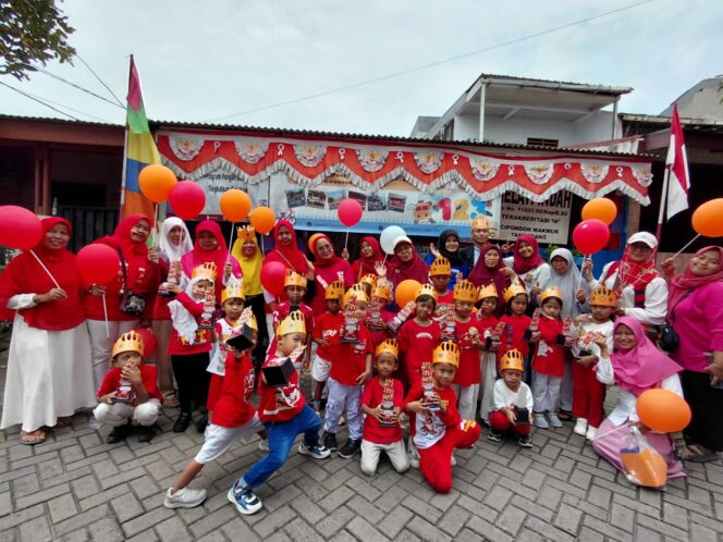 
Lewat Lomba 17-an, TK di Cipondoh Makmur Didik Anak Cinta Tanah Air