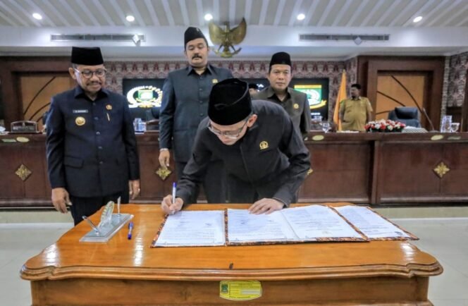 
					DPRD Setujui Perubahan APBD 2025, Wali Kota Tangerang Tegaskan Sinergi Eksekutif-Legislatif