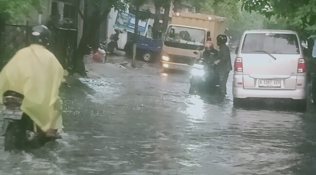 Saat hujan mendera, Jalan Gelora Raya Bak Rawa