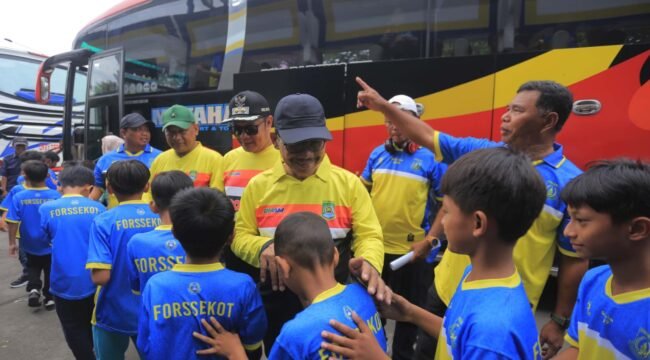 Walikota Tangerang, Sachrudin, melepas anak anak Forsskot KU-8 & 10 
