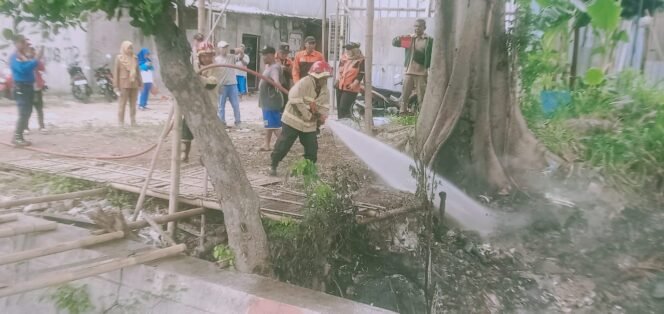 
					Api Jilat Tumpukan Sampah Liar di Cipondoh, Ini Respon Lurah dan Warga