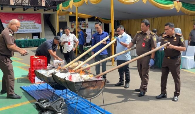 
					Dari Sabu hingga Senpi Rakitan Dimusnahkan Kejari Tangerang