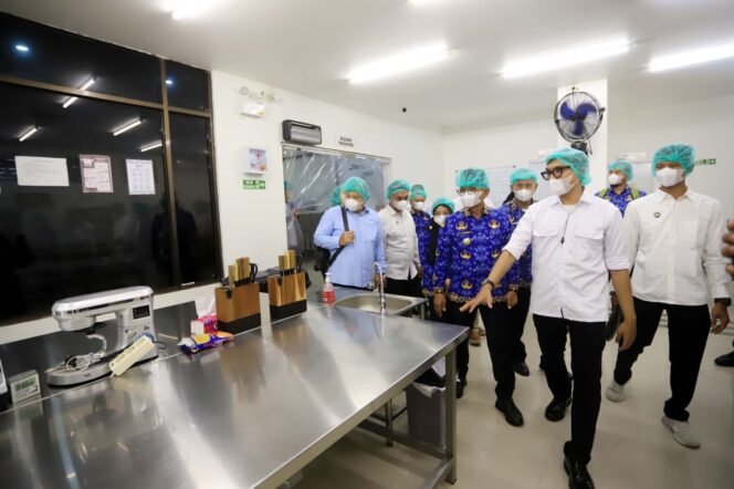 
					Pemerintah Pusat Pantau Dapur Produksi SPPG Kota Tangerang
