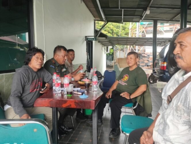 
					Dari Secangkir Kopi, TNI dan Warga Cipondoh Rajut Rasa Aman