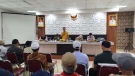 _Sekertaris Kelurahan Cipondoh Makmur, Rudi Hartono, saat memberikan sambutan di Pemilihan Ketua Forum RT RW_