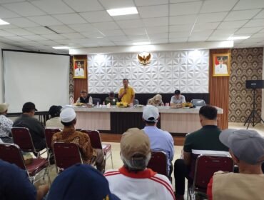_Sekertaris Kelurahan Cipondoh Makmur, Rudi Hartono, saat memberikan sambutan di Pemilihan Ketua Forum RT RW_