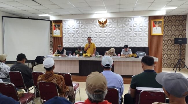 _Sekertaris Kelurahan Cipondoh Makmur, Rudi Hartono, saat memberikan sambutan di Pemilihan Ketua Forum RT RW_