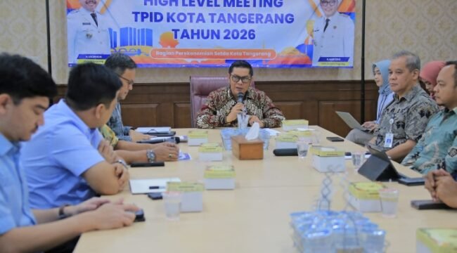 Wakil Walikota Tangerang, Maryono, Saat memimpin High Level Meeting TPID, Di Gedung Pusat Pemerintahan Kota Tangerang, Banten 
