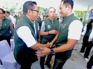 Penuh keakraban, Pertemuan Wakil Walikota Tangerang, Maryono, dengan Menteri Koordinator Bidang infrastruktur dan Pembangunan Kewilayahan, Agus Harimurti Yudhoyono, di Tebet Eco Park