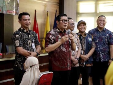 Wakil Walikota Tangerang, Maryono meninjau langsung penyaluran Bantuan Sosial Uang (BSU) di Kecamatan Pinang dan Cipondoh 