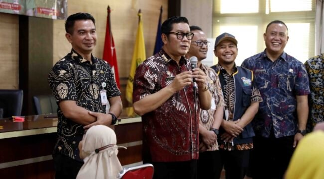 Wakil Walikota Tangerang, Maryono meninjau langsung penyaluran Bantuan Sosial Uang (BSU) di Kecamatan Pinang dan Cipondoh 