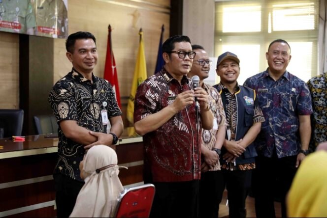 
					Wakil Walikota Tangerang, Maryono meninjau langsung penyaluran Bantuan Sosial Uang (BSU) di Kecamatan Pinang dan Cipondoh 