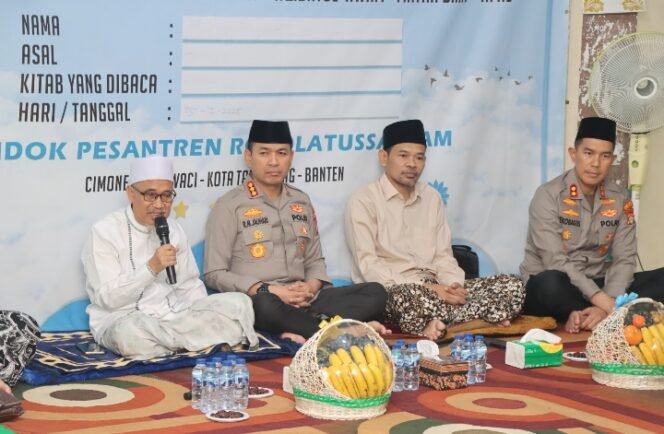 
					Dari Pesantren Raudhatul Salam, Kapolres Metro Tangerang Serukan Kolaborasi Ulama dan Aparat