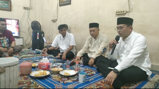 
					Direktur Umum Perumda Tirta Benteng, Tommy Herdiansyah, Bincang Ramdhan Bersama Kelompok Kerja Harian Tangerang Raya di sekretariat Pokja WHTR